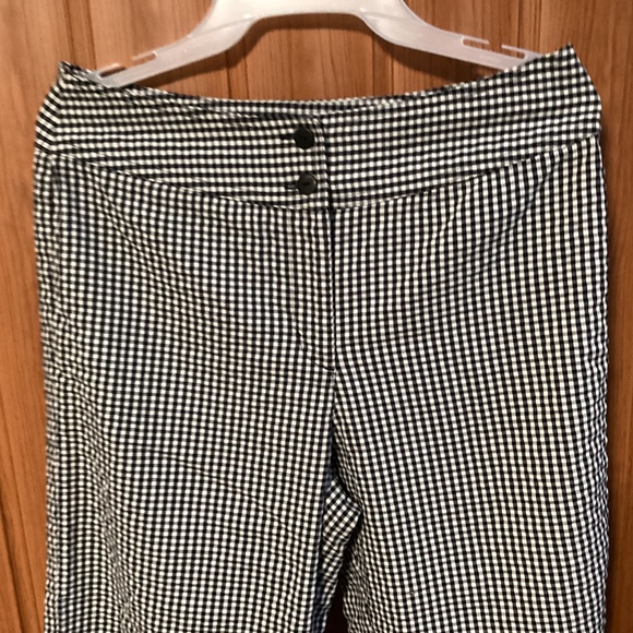 Chico’s Gingham Checkered Black/White Plaid Cropped Leg Pants Size 1 - Picture 2 of 10